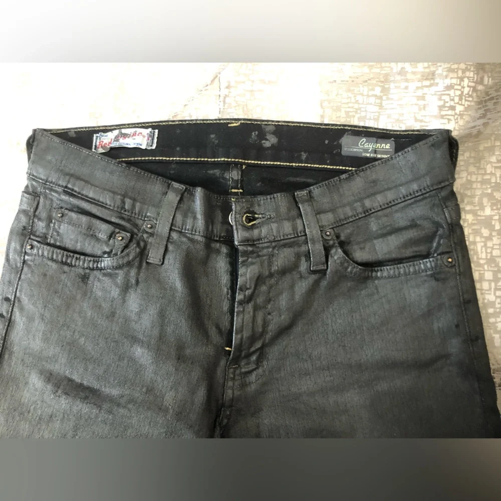 Red engine Cayenne Low rise skinny Jeans, Black coated, size 30 - Picture 4 of 8